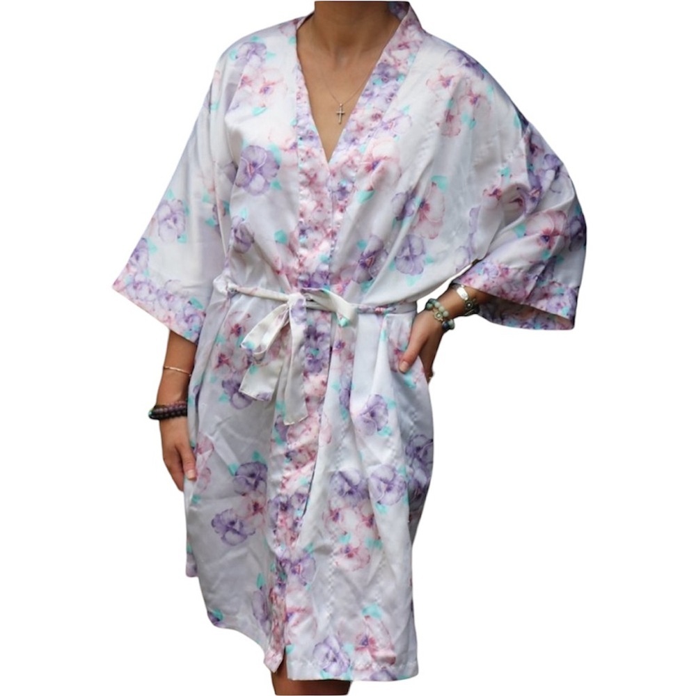 Vintage Secret Treasures Floral Silky White Purple Robe 100% Polyester Sz M💜🤍